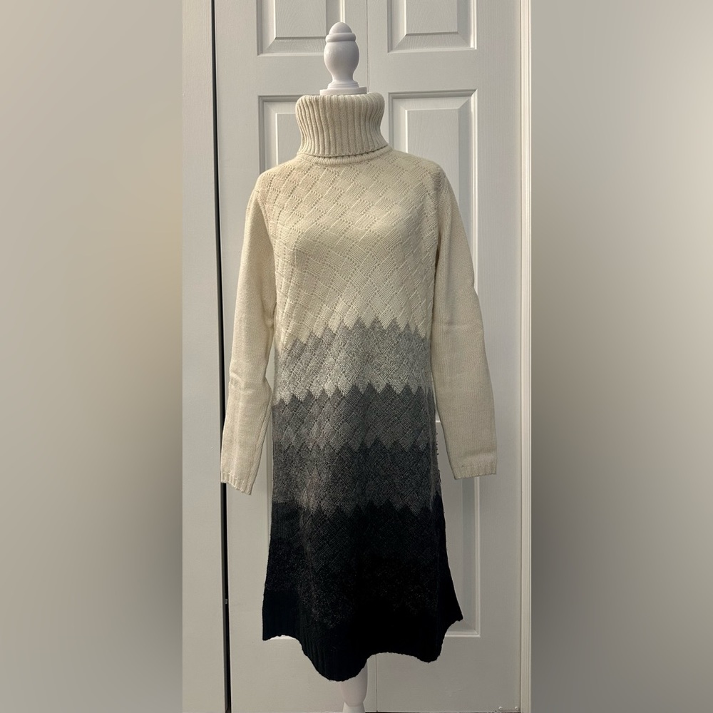 MaxMara Studio knitted midi dress in mixed wool/cashmere.